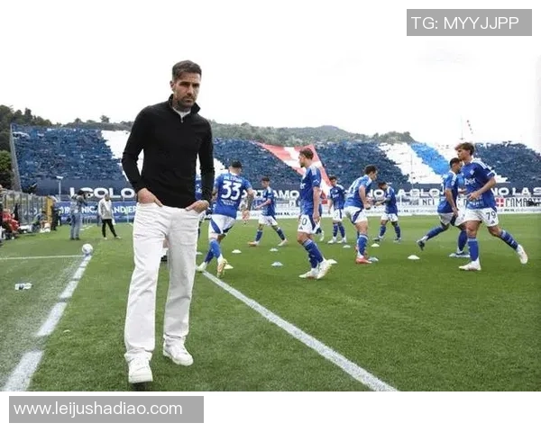 足球明星机场时尚秀西装搭配尽显风采与魅力 足球明星机场时尚秀西装搭配尽显风采与魅力