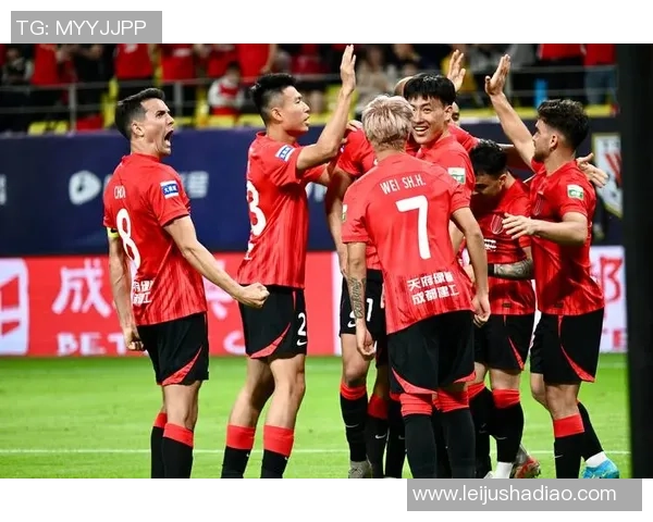 成都足球队进攻战术解析与球员表现全面分析